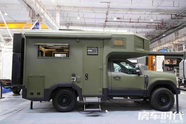 F350房车分时四驱与后差速锁的完美融合j9九游真人游戏第一品牌豪华越野新境界：(图1)