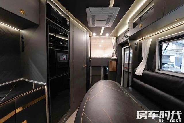 F350房车分时四驱与后差速锁的完美融合j9九游真人游戏第一品牌豪华越野新境界：(图4)