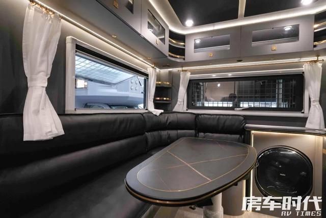 F350房车分时四驱与后差速锁的完美融合j9九游真人游戏第一品牌豪华越野新境界：(图6)