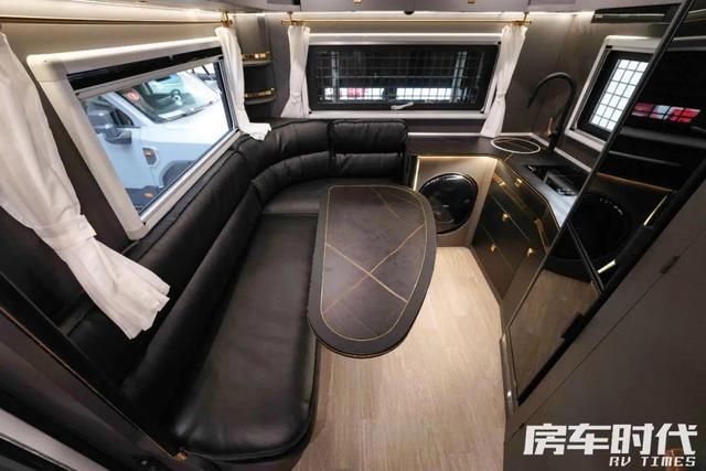 F350房车分时四驱与后差速锁的完美融合j9九游真人游戏第一品牌豪华越野新境界：(图8)