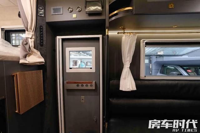 F350房车分时四驱与后差速锁的完美融合j9九游真人游戏第一品牌豪华越野新境界：(图12)