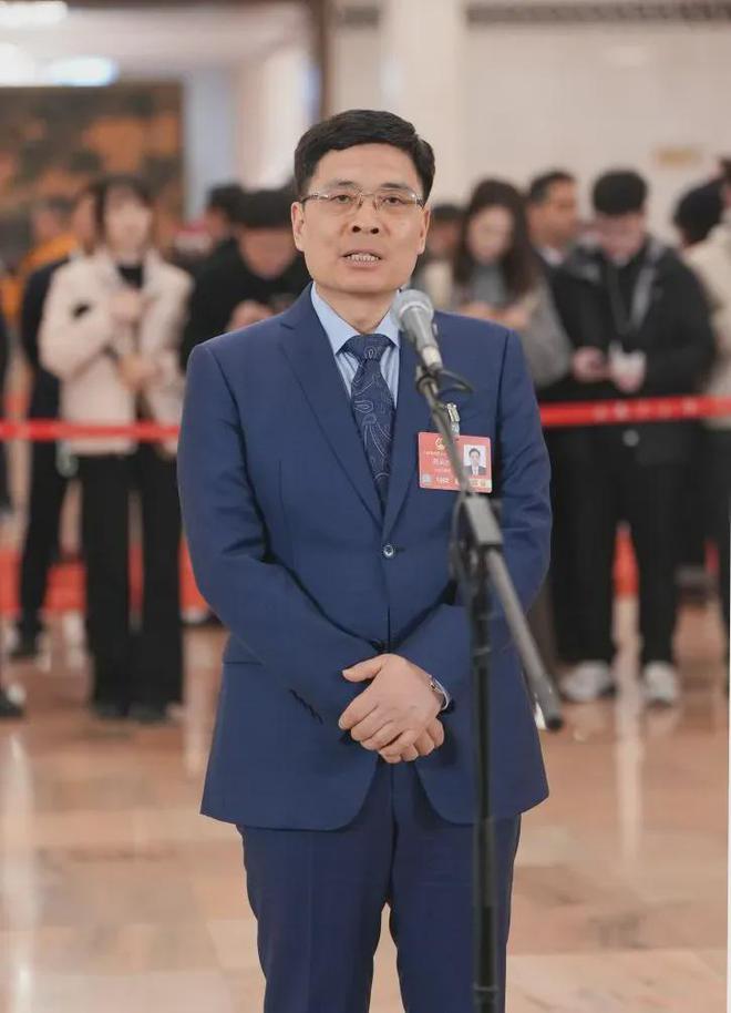 通道”上的周云杰与雷军j9九游会登录“代表